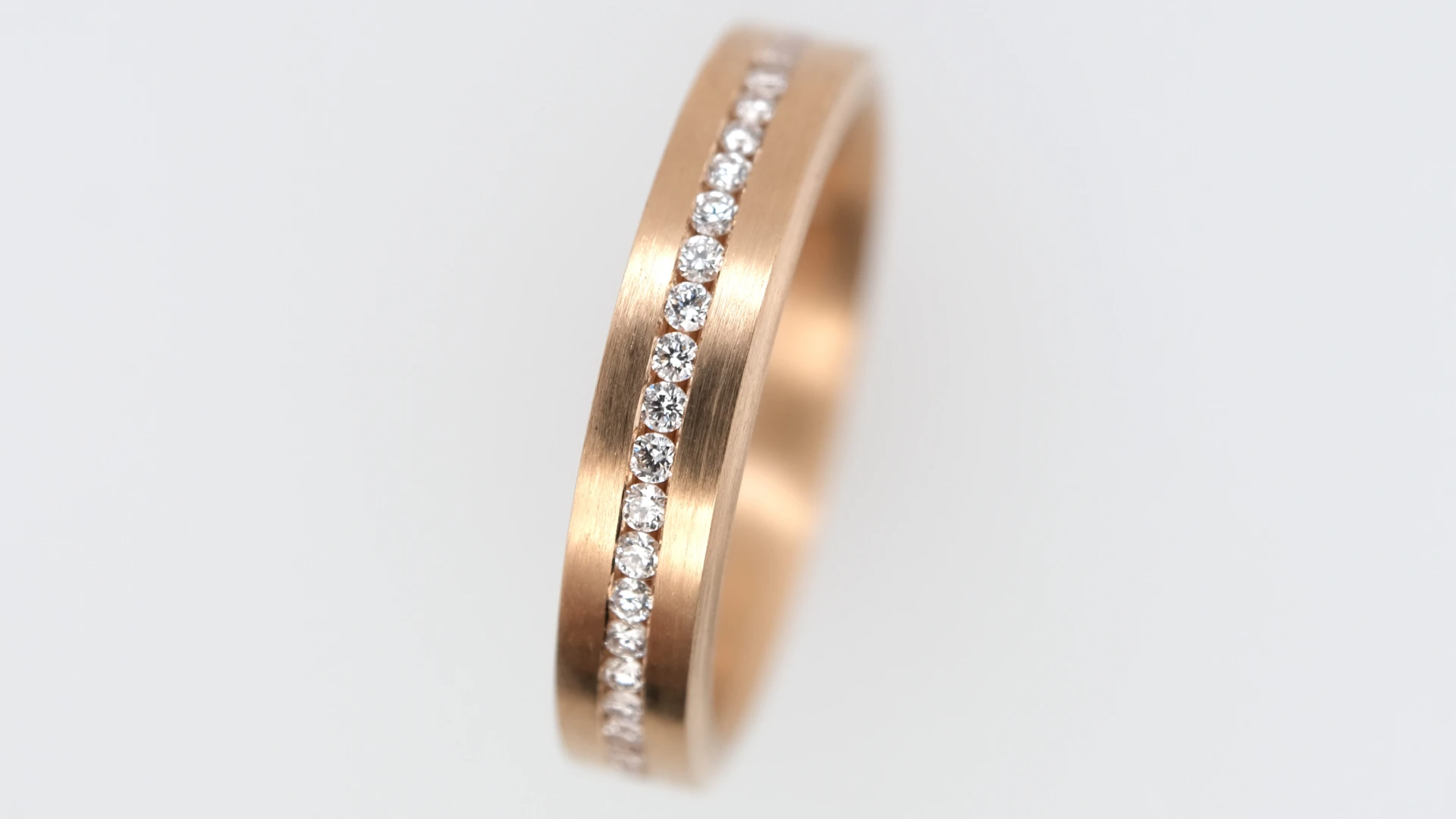 Au Ring, 35 Diamanten